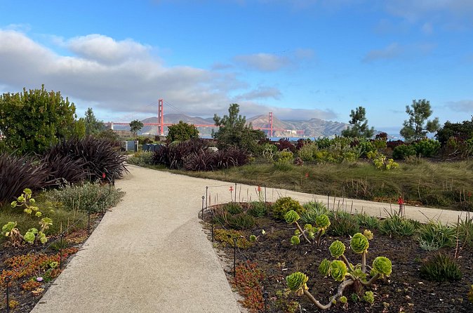 Iconic San Francisco Urban Hiking Tour - Tunnel Tops Park: viewpoint time plus real restrooms