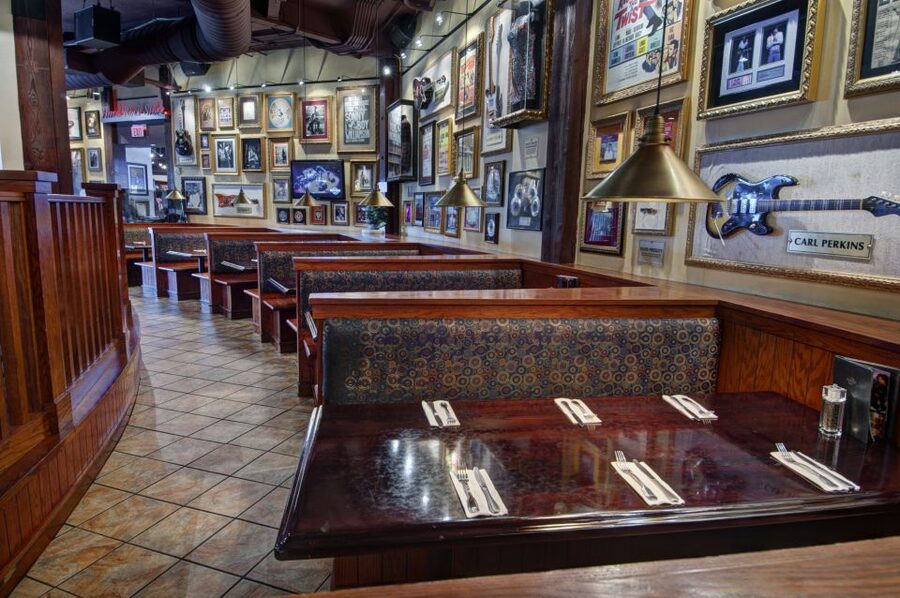 Meal at Hard Rock Cafe San Francisco at Pier 39 - Small but Important Logistics That Affect Your Meal