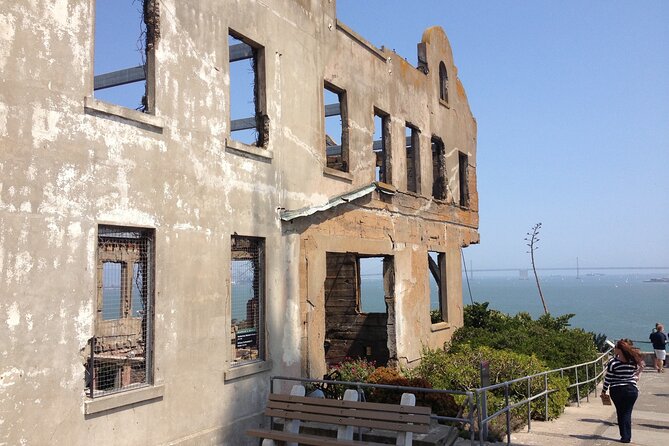 Official Alcatraz Island Prison Tour and San Francisco Bay Cruise - Pier 39 and the switch from island mood to bridge views