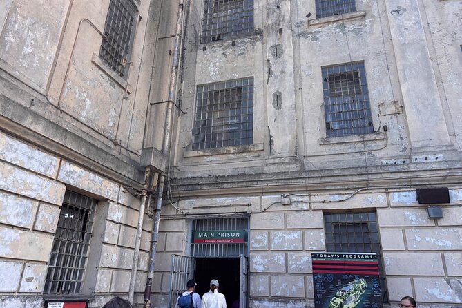 Official Alcatraz Island Prison Tour and San Francisco Bay Cruise - Ferry ride timing and how to use it for photos