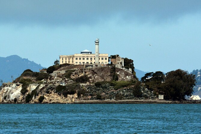 Official Alcatraz Tour and Golden Gate Bridge Bike Ride - Golden Gate Bridge Bike Time: Rentals With Helmet, Lock, and Map