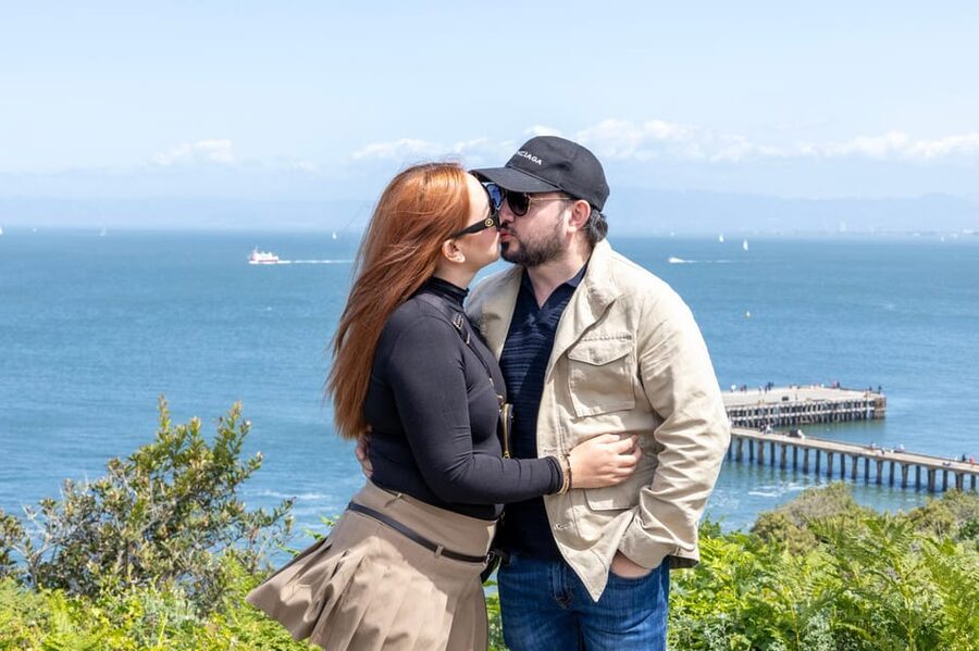 Portrait Session at Golden Gate Bridge SF - Who should book this Golden Gate portrait session