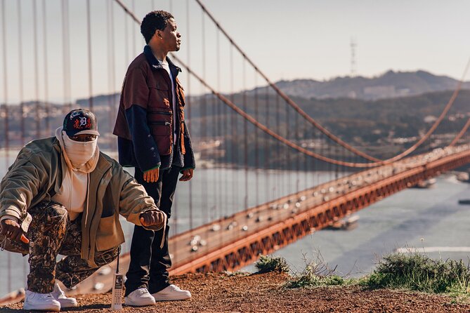 Private Vacation Photoshoot with Photographer in San Francisco - What your photos aim to capture: a mix of SF icons and you