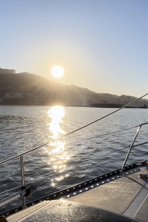 SAN FRANCISCO: (2hr) SUNSET Sailing Experience on SF Bay - Snacks and comfort: the little things that keep the ride enjoyable