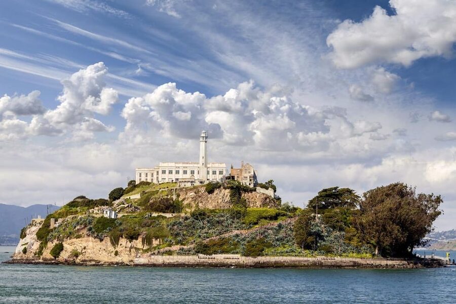 San Francisco: Alcatraz Island & Chinatown Walking Tour - The 30-minute ferry to Alcatraz: views, pacing, and why it’s worth it