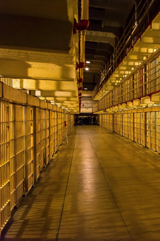 San Francisco: Alcatraz Night Tour with SF Bay Cruise - The Ferry Ride: Live Narration and a Special Route