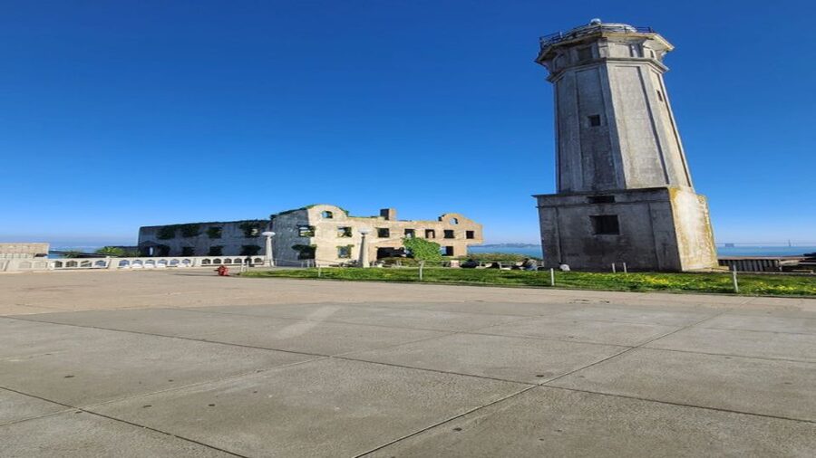 San Francisco: Alcatraz with SF City Tour - Guide quality and the photo-friendly style of the tour
