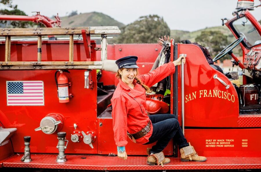 San Francisco Bay: 90-Minute Fire Engine Tour - Guide Style, Storytelling, and the Entertaining Factor