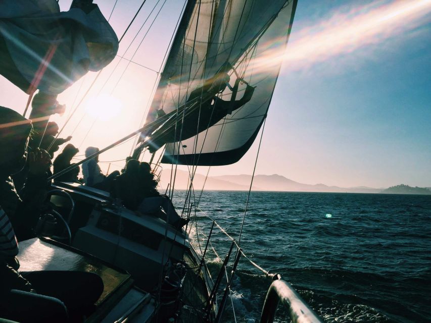 San Francisco: Bay Sailing Tour with Drinks - Pier 39 Dock F: where to meet without losing time
