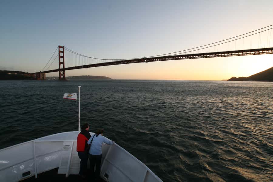 San Francisco: California Sunset Cruise (2-hours) - Onboard comfort: bring layers and use the bar your way
