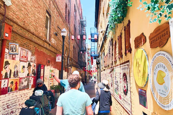 San Francisco Chinatown Food and Culture Tour - Painted balconies, the oldest temple, and the 1906 rebuilding