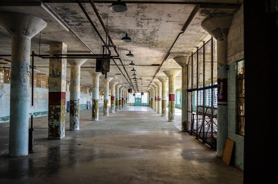 San Francisco: City Highlights Tour with Alcatraz Ferry - Open-sided van rides: the view perk and the weather tradeoff