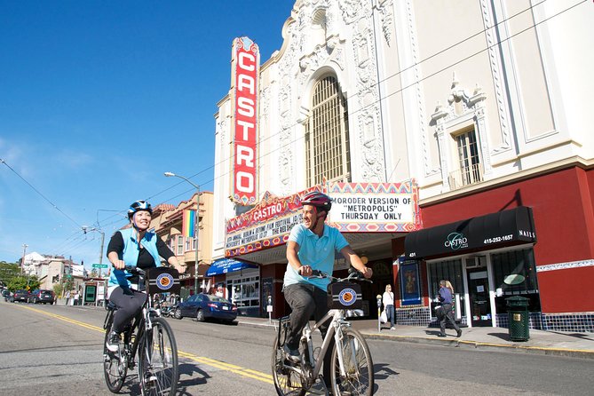 San Francisco E-Bike Tour: City Highlights - Dolores Park and the skyline pause