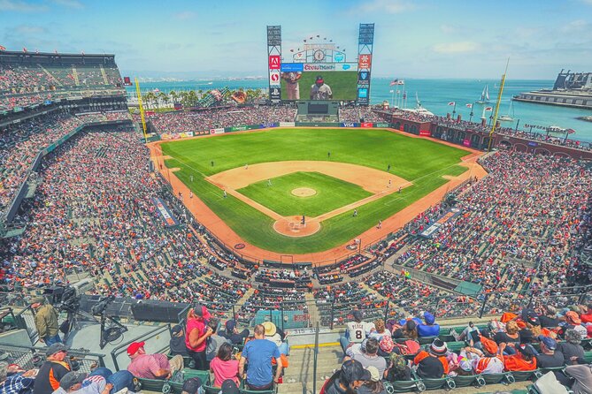 San Francisco Giants Baseball Game at Oracle Park - What to wear and expect when the temperature drops
