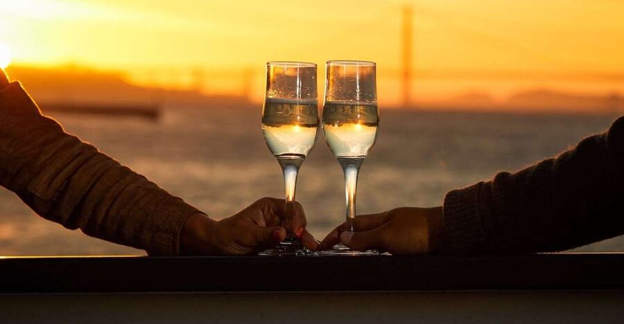 San Francisco: Golden Gate Bridge and Bay Sunset Cruise - Getting There: Yellow Box Office and a Smooth Start