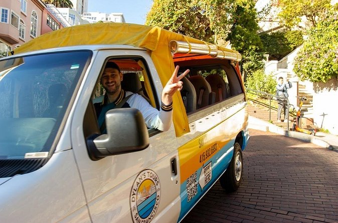 San Francisco: Lombard St Loop 50 Min Best City Highlights Tour - Crissy Field and the Golden Gate Bridge: park air plus the signature view