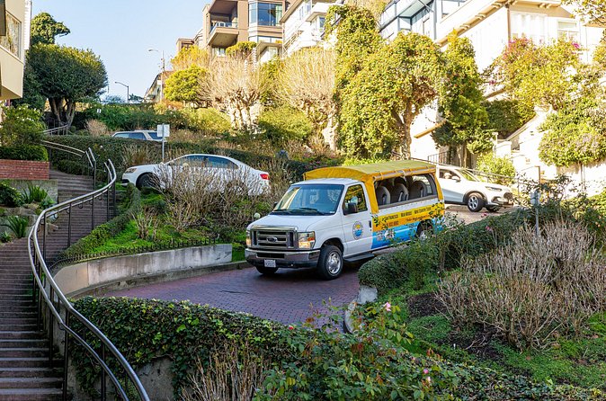 San Francisco: Lombard St Loop 50 Min Best City Highlights Tour - Palace of Fine Arts and the Marina waterfront mood
