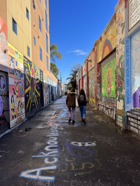 San Francisco : Mission and Castro districts tour in French - Starting at Cafe de Casa: setting the tone for a 3-hour walk