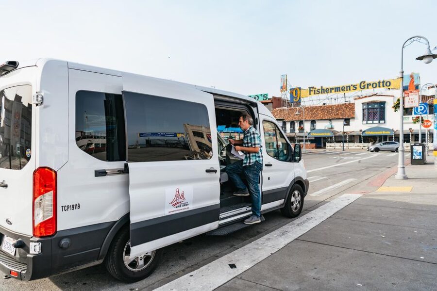 San Francisco: Movie Filming Locations Bus Tour - Movie favorites you can look for: Doubtfire, Vertigo, Bullitt, Full House