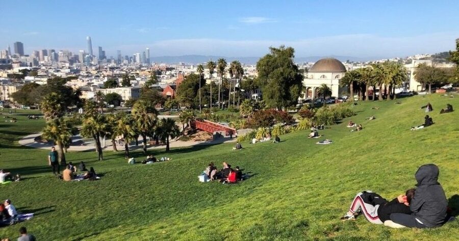 San Francisco: Neighborhood Walking Tour - 6 Route Options - Chinatown–North Beach–Russian Hill: first Chinese temple, Beatnik streets, and big panoramas