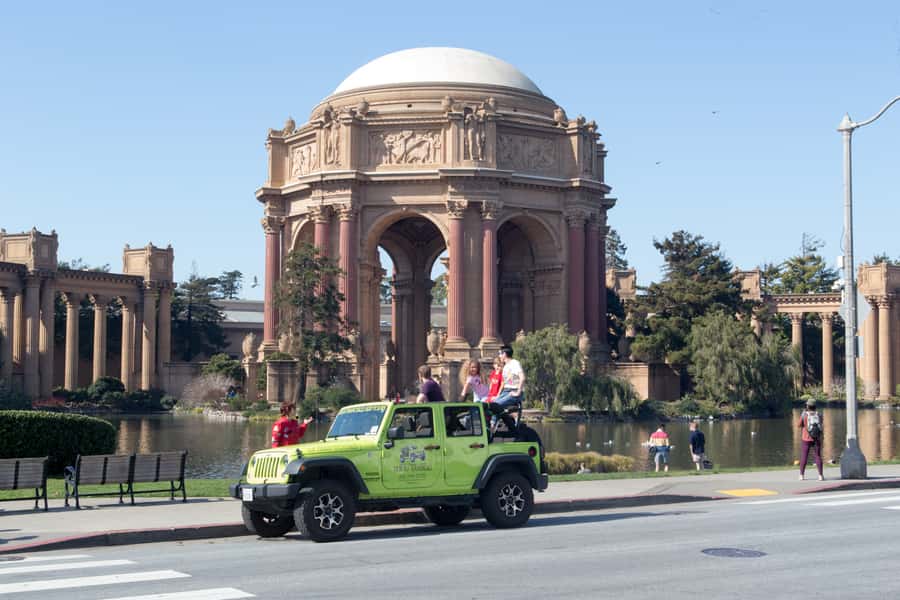 San Francisco: Private City Highlights Tour in a Jeep - Comfort details: convertible fun, warm blankets, and getting around