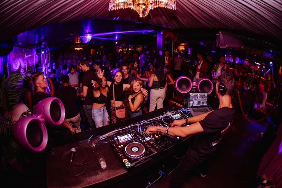 SF Pub Crawl and Clubbing Experience - The 3.5-Hour Game Plan: How the Stops Actually Feel