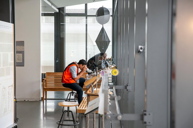 SKIP THE LINE: Exploratorium Daytime Admission - Tinkering Studio and Gallery 4: Mechanics, DNA, and Living Systems