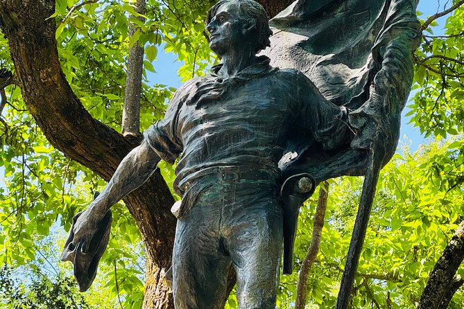 Snob Free Sonoma Plaza Walking Experience - Who should book this walk, and who might skip it