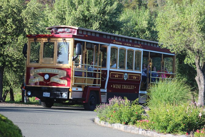Sonoma Valley Open Air Wine Trolley Tour - Lunch in the middle: fuel so the afternoon doesn’t fade