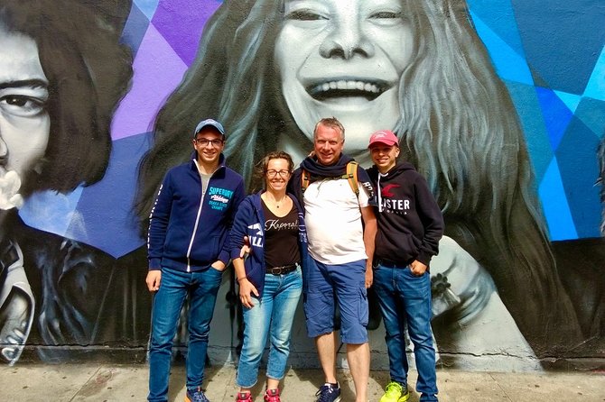 "Summer of Love" tour in Haight-Ashbury in French - Price and value: $62.78 for a small French-language walking history